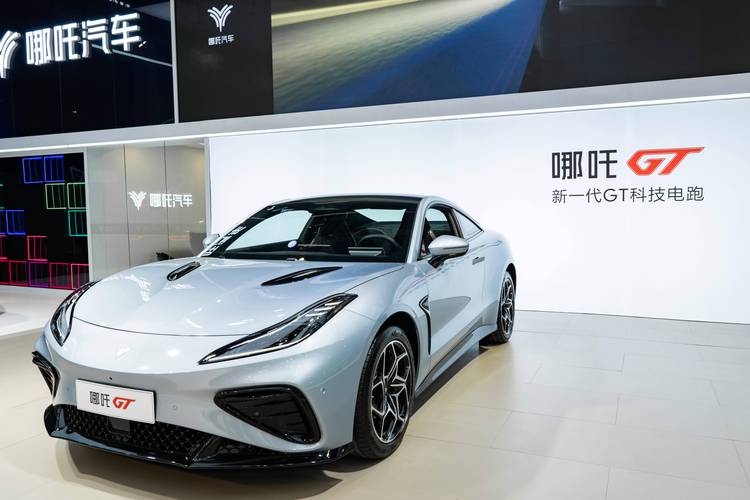 广州29哪吒汽车在智能汽车领域的表现，领途汽车在新能源汽车市场中的影响力